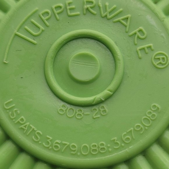 Tupperware Vintage Green Canister 1222-26 with lid 808-28 Snack Keeper 10" - Picture 7 of 11